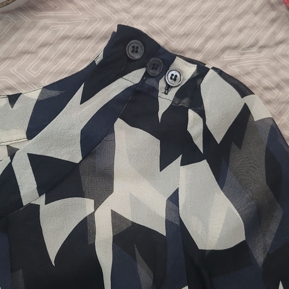 French Connection Silk Geometric Pattern Black and White Long Sleeve Top - Picture 6 of 11